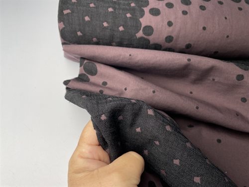 Fastvævet jacquard - flot mørk chokolade brun med sorte pletter i mønster